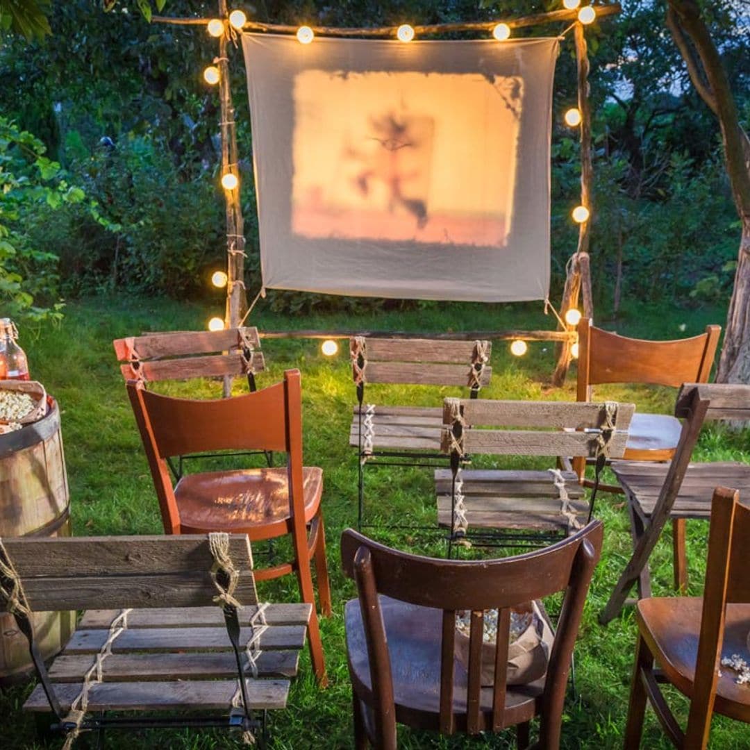 Consejos para disfrutar de una noche de cine en tu jardín o tu terraza