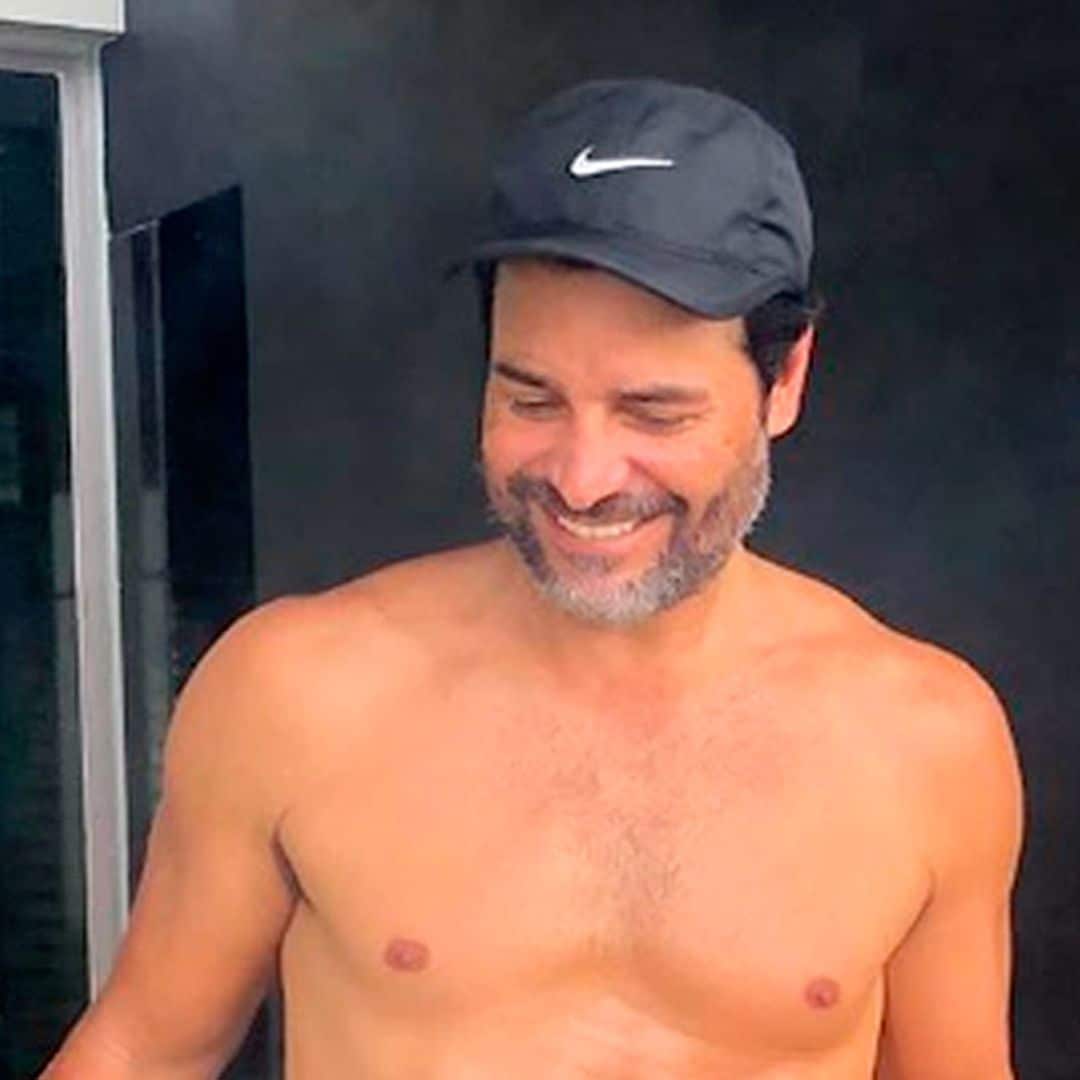 Chayanne presume de abdominales a sus 51 años