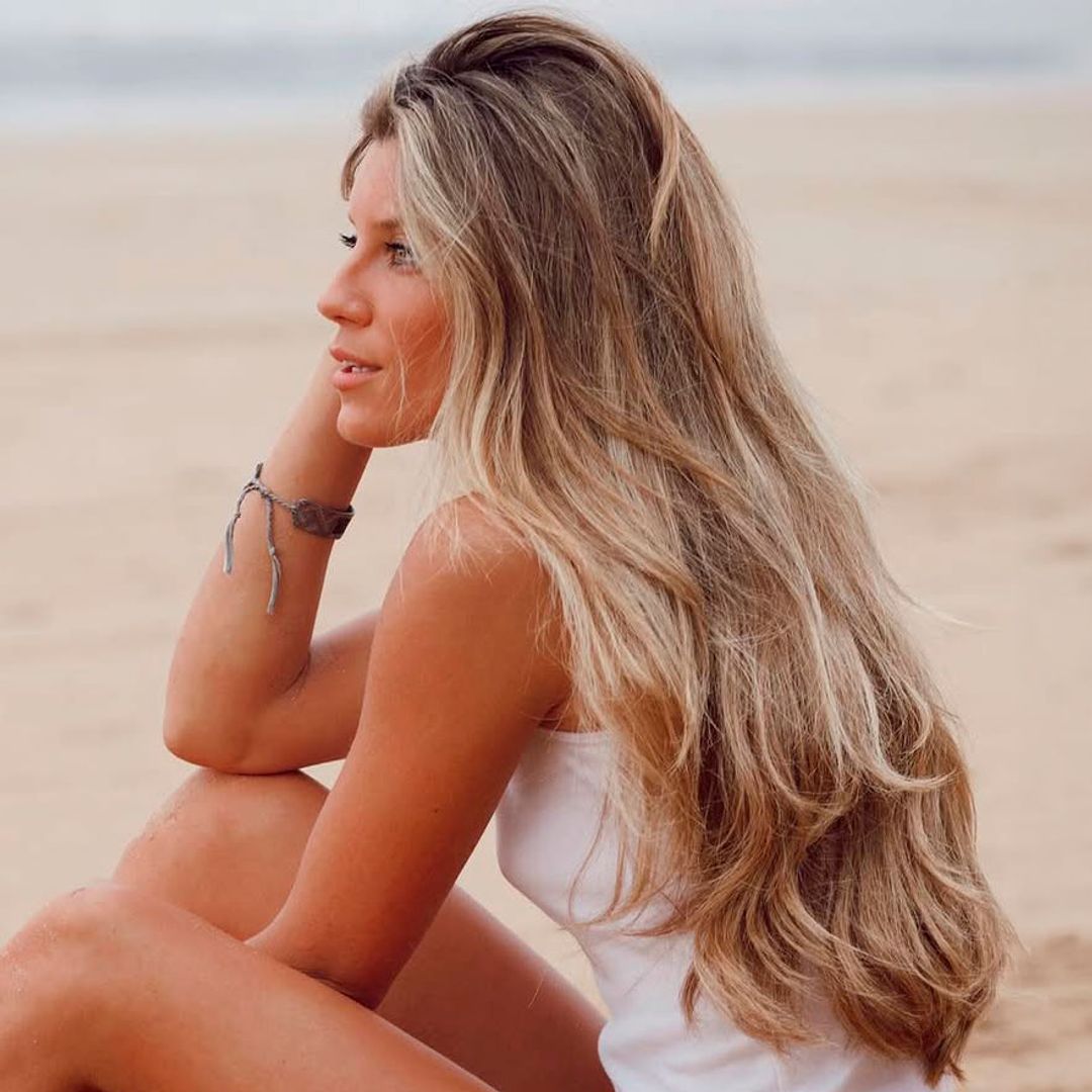 Cristina Solymosi, peluquera: "Si tu pelo rubio se ha vuelto naranja en verano, no siempre necesitas hacerte mechas en septiembre"