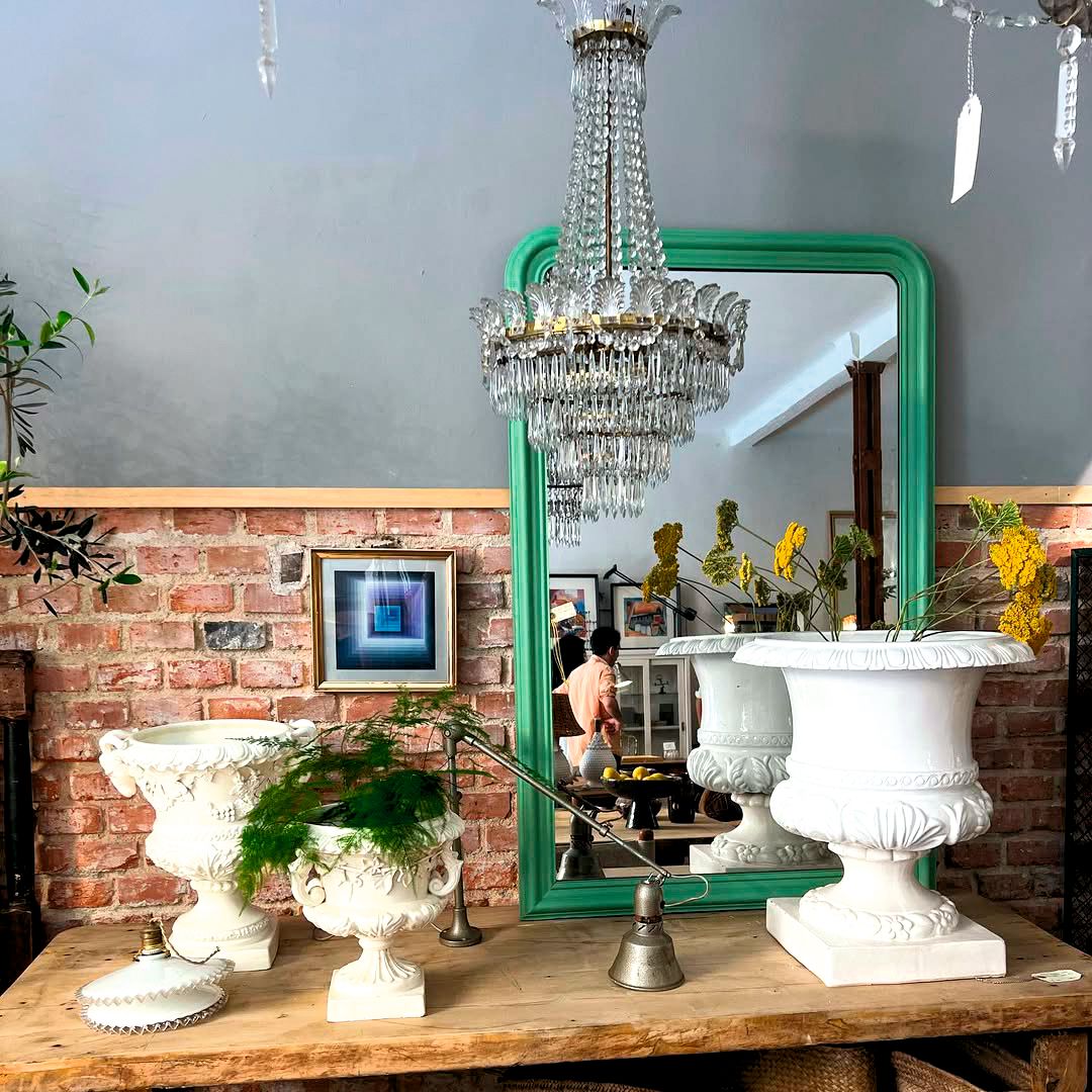 Tienda de muebles y decoración en El Rastro, Madrid. 