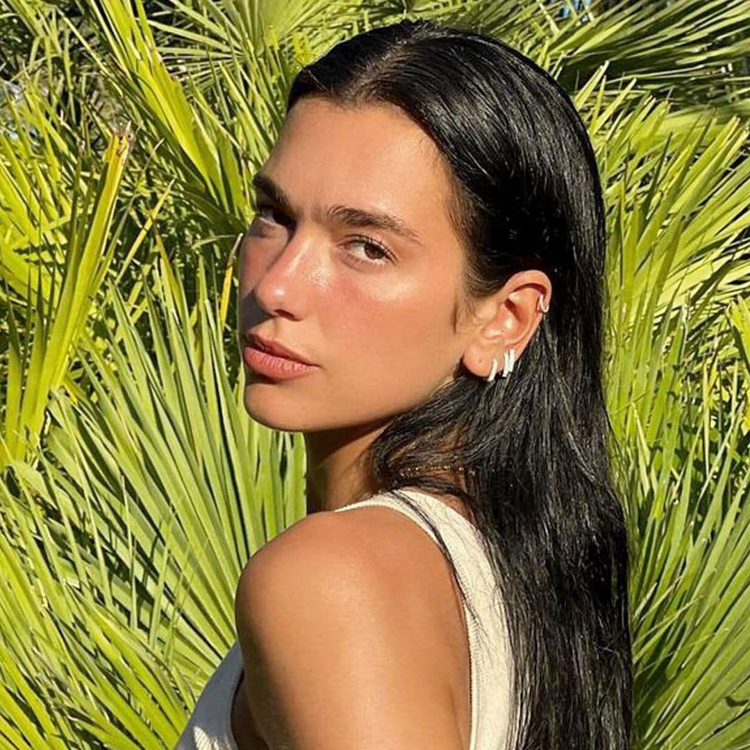 Dua Lipa y sus planes familiares en Ibiza: compras y artesanía en un mercadillo