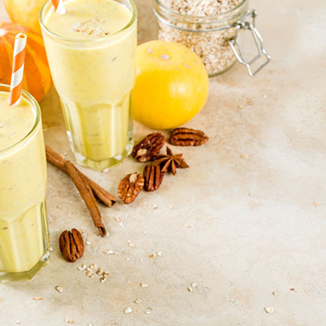 Smoothie de calabaza, naranja, nueces pecanas, miel, avena, canela y anís