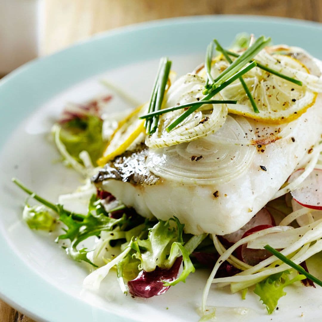 Bacalao al vapor con ensalada de rábano y nabo
