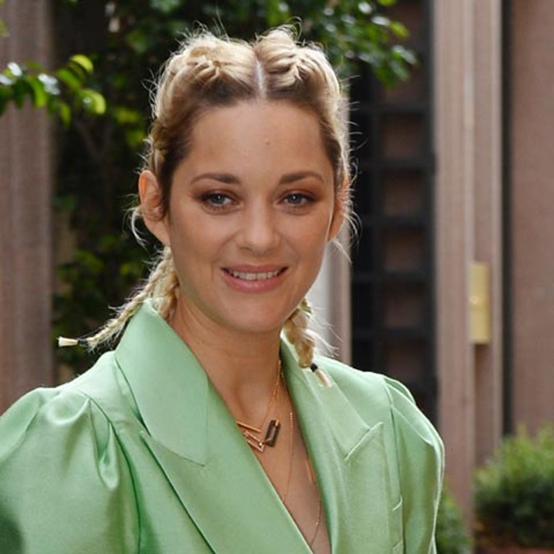 Si quieres pasar de morena a rubia, hazlo como Marion Cotillard