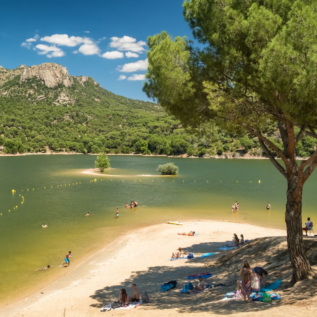 La playa de San Juan, el rincón de Madrid donde el verano sabe a costa