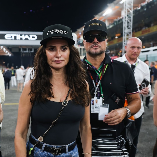 Plano medio de Penélope Cruz en el Grand Prix de Abu Dhabi