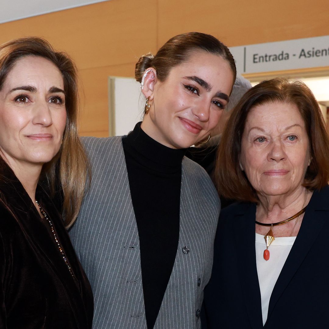 Alejandra Martos triunfa en el Museo Thyssen arropada por el gran orgullo de su vida, su guapísima hija Manuela de Arenzana