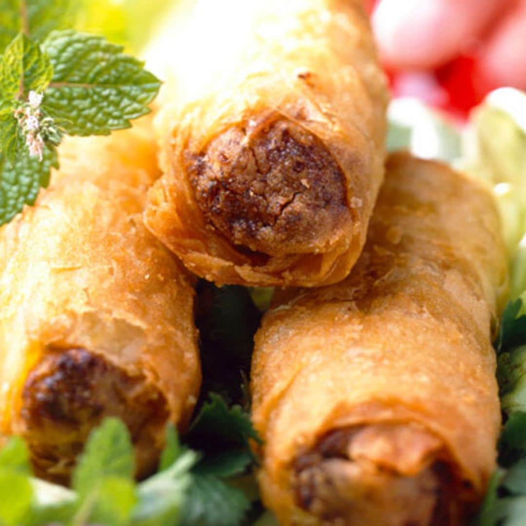 Rollitos 'nem' rellenos de pulpo y vegetales