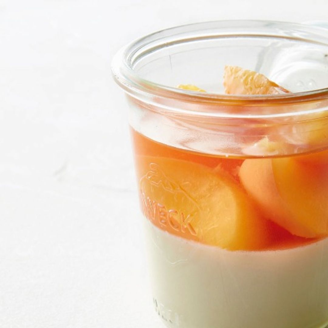 'Panna Cotta' con nectarinas en almíbar