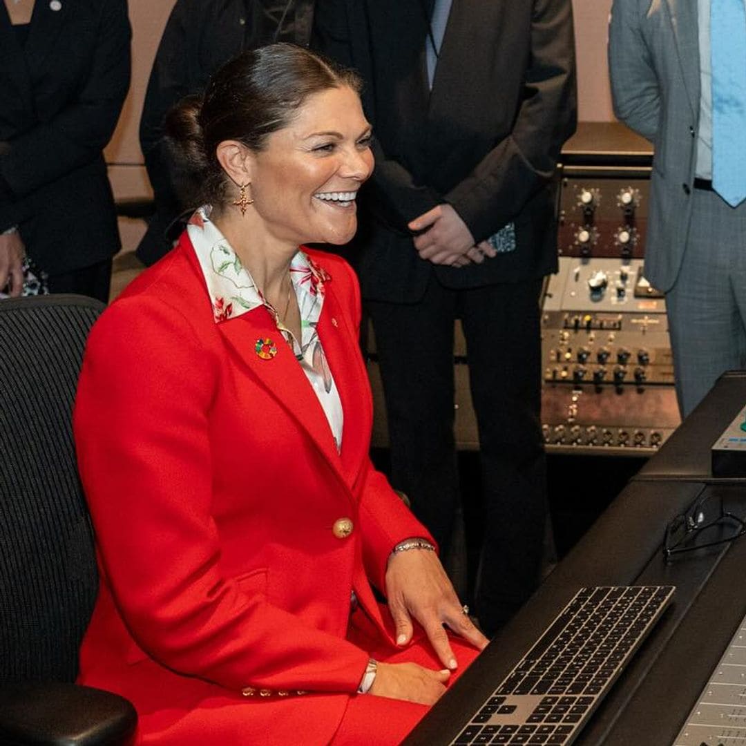 Victoria de Suecia y la reina Letizia: un traje rojo y 10.000 kilómetros de distancia
