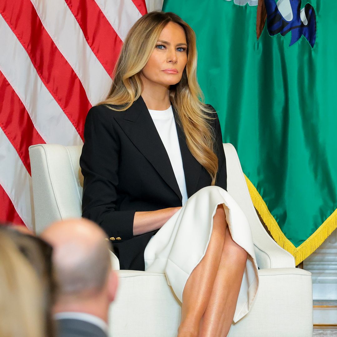 El 'power dressing' de Melania Trump en un acto decisivo como primera dama: blazer ajustada a la cintura y falda midi satinada
