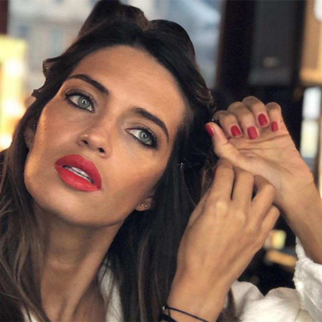 Sara Carbonero 'corta' por lo sano y disfruta de una sesión de peluquería en familia