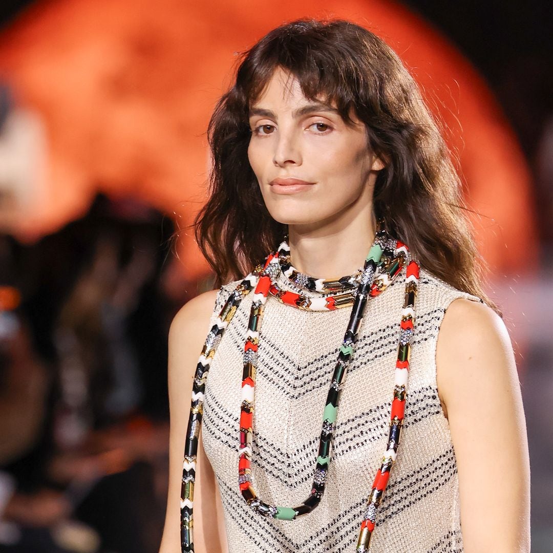 Lux Pascal no fue solo una estrella en el desfile de Chanel sino que desfiló uno de los nuevos atuendos de Matthieu Blazy.