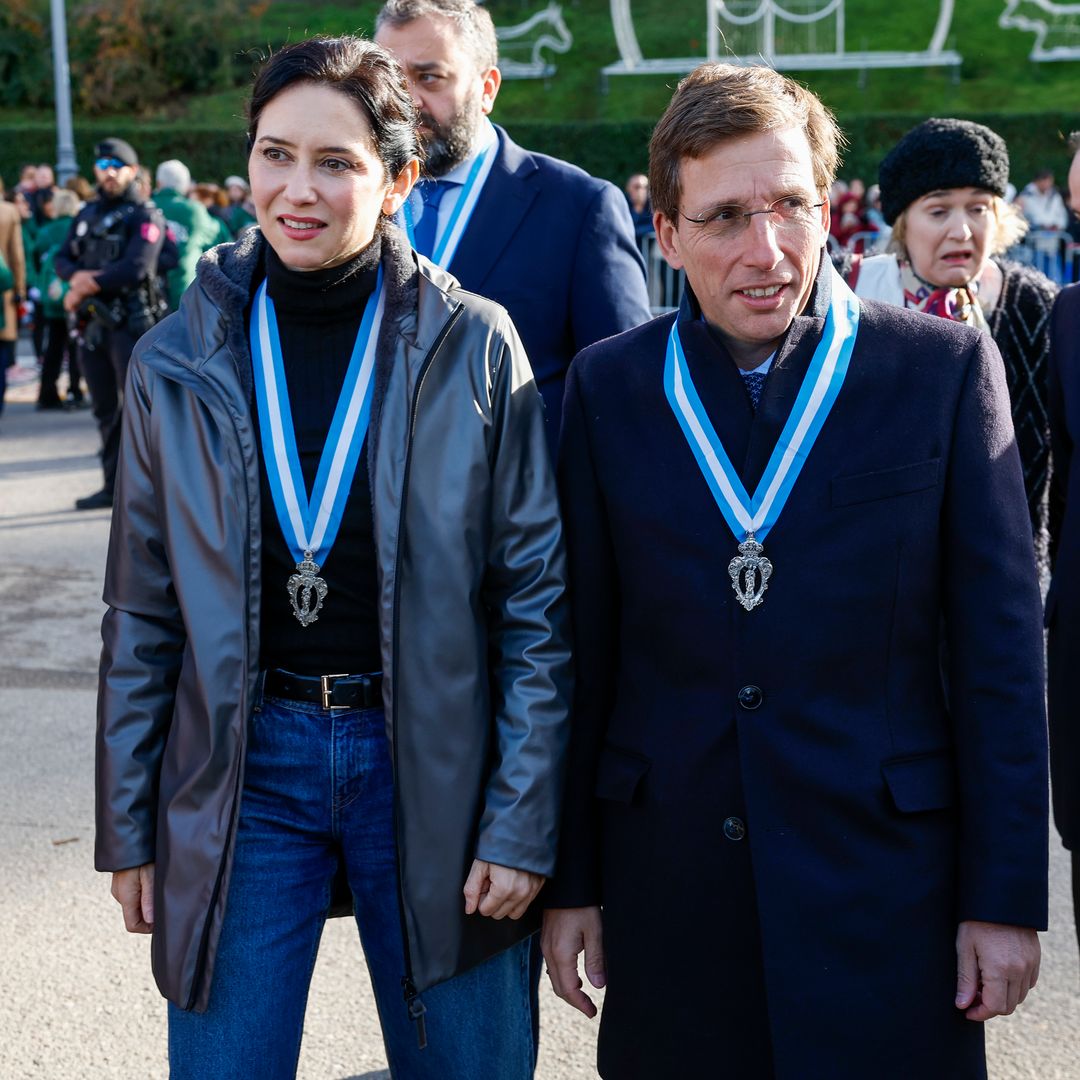 Isabel Díaz Ayuso abandona en ambulancia la misa de la Almudena por un problema de salud