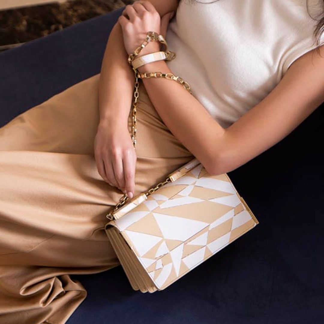 Bolsos joya de firmas españolas que toda estilista combinaría con un vestido liso