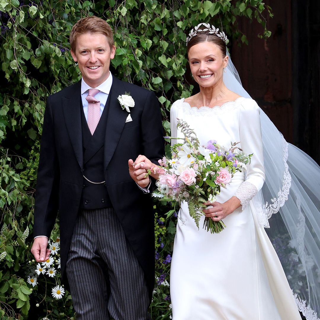 Recordamos la boda del duque de Westminster y Olivia Henson: del vestido de novia imposible de copiar a los zapatos españoles