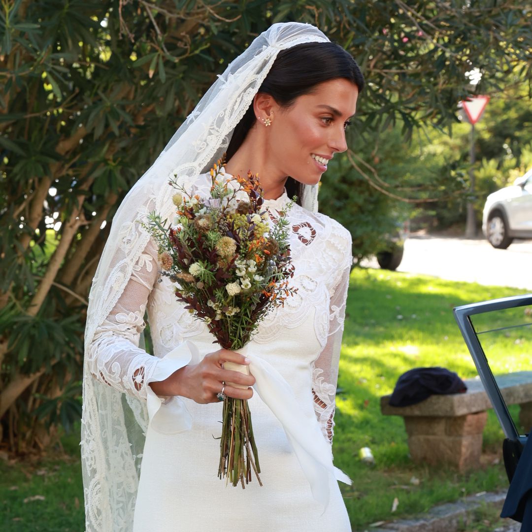 Andrea García elige un vestido con encajes y velo del siglo XVII para su boda con Jaime Martínez-Bordiú