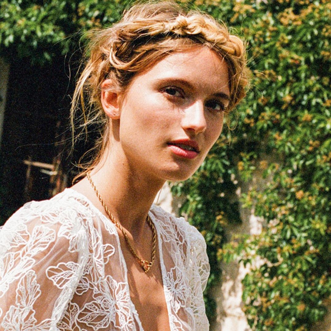 De la diadema de Zara a la trenza más fácil: peinados de novia para looks sencillos