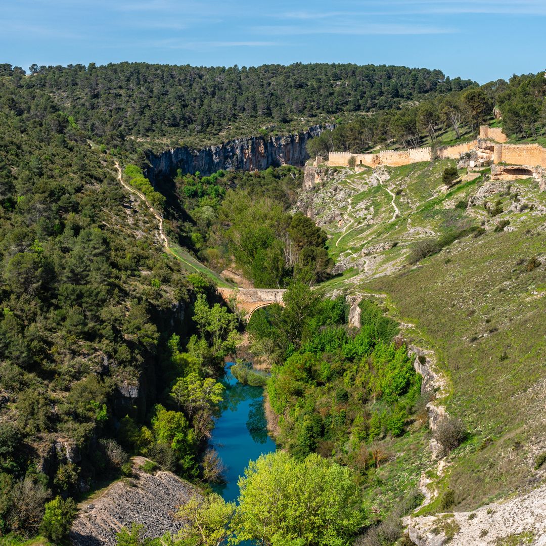 Zonas donde refrescarse durante el verano en Cuenca: río junto a Alarcón