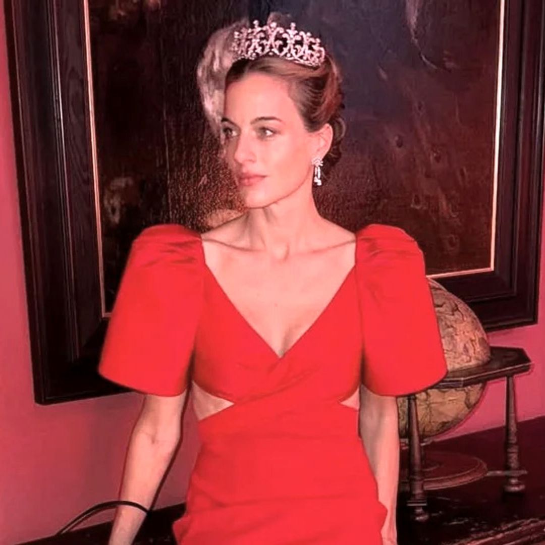 La princesa Cleo Oettingen-Spielberg se viste de gala en Baviera con un look rojo homenaje a Madrid (su ciudad favorita) y la histórica tiara que llevó en su boda