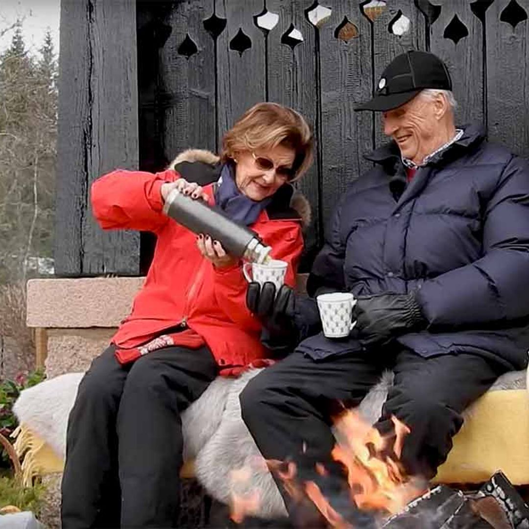 En el jardín, junto a un fuego y compartiendo té de un termo: el singular mensaje de los Reyes de Noruega