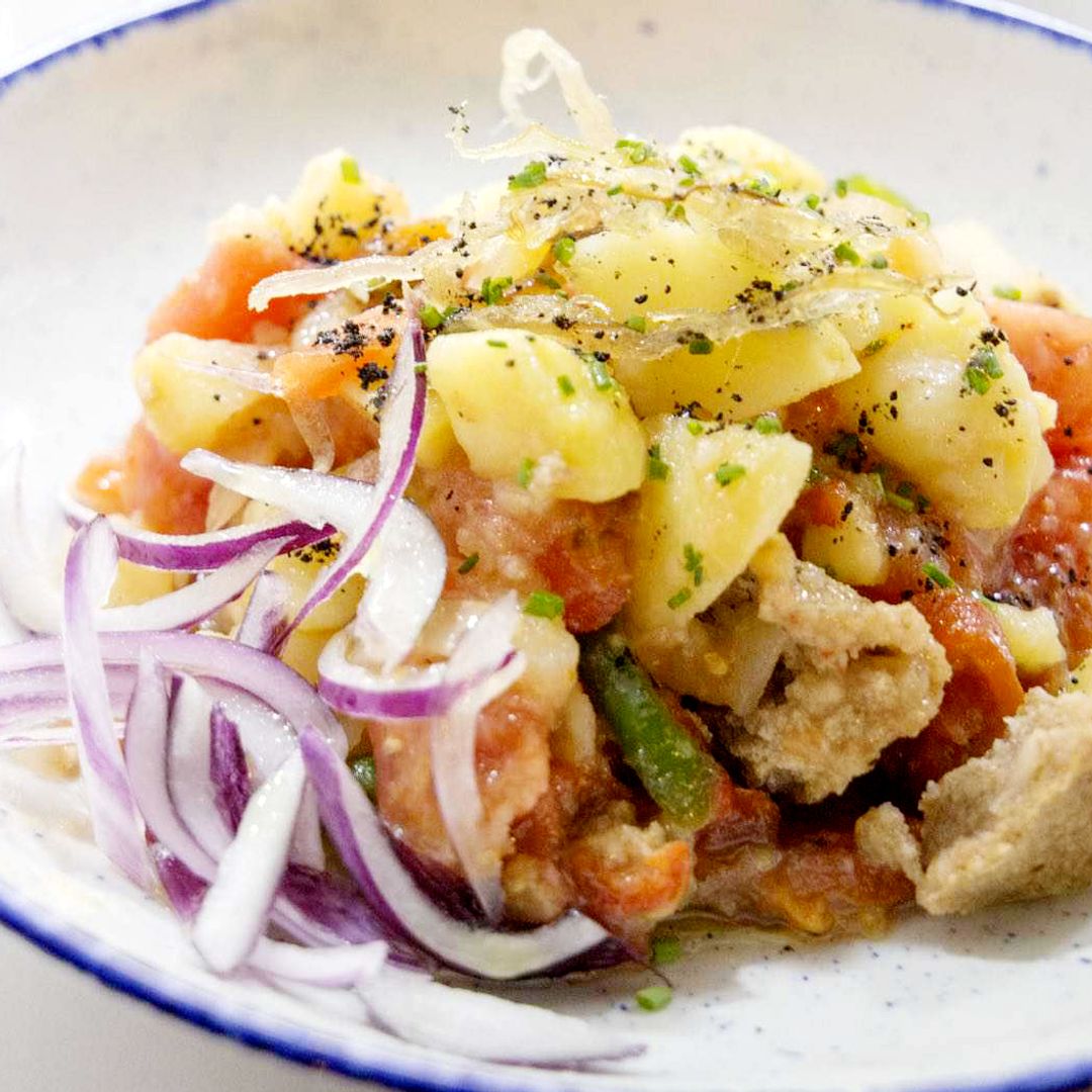 Muy sencilla y con sabor marinero: así es la ensalada de patata que adoran en Formentera