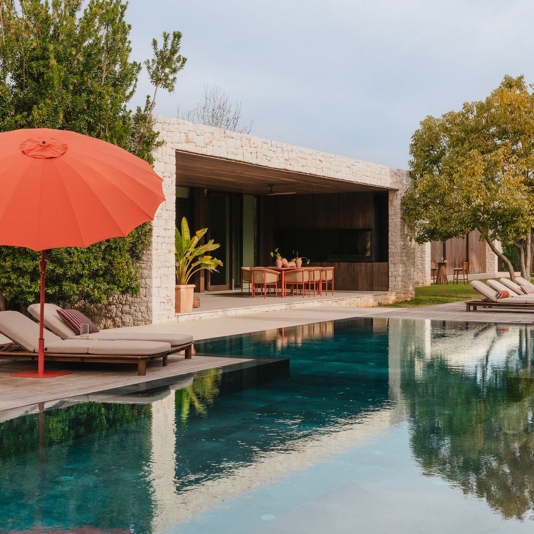 Piscinas, porches y jardines: cómo conseguir un efecto hotel boutique en casa
