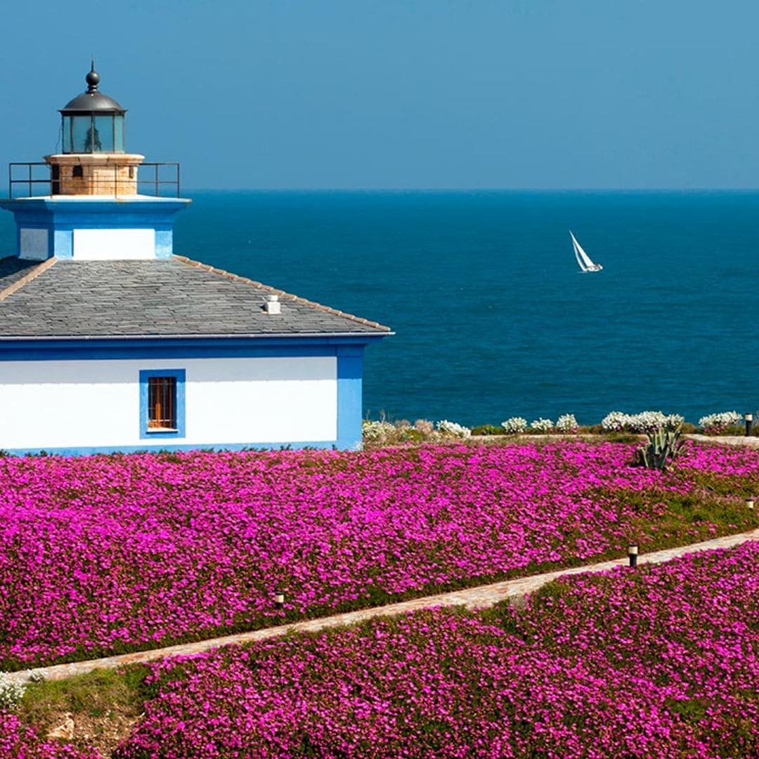 Planes alrededor de los faros más bonitos de España