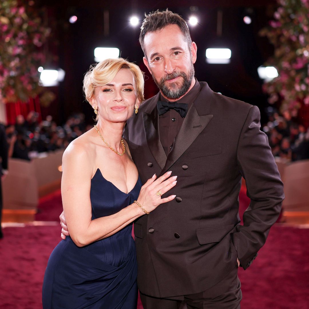 Noah Wyle ('The Pitt') celebra su primer Globo de Oro con el galardón más tierno: el trofeo improvisado de su hija de 10 años