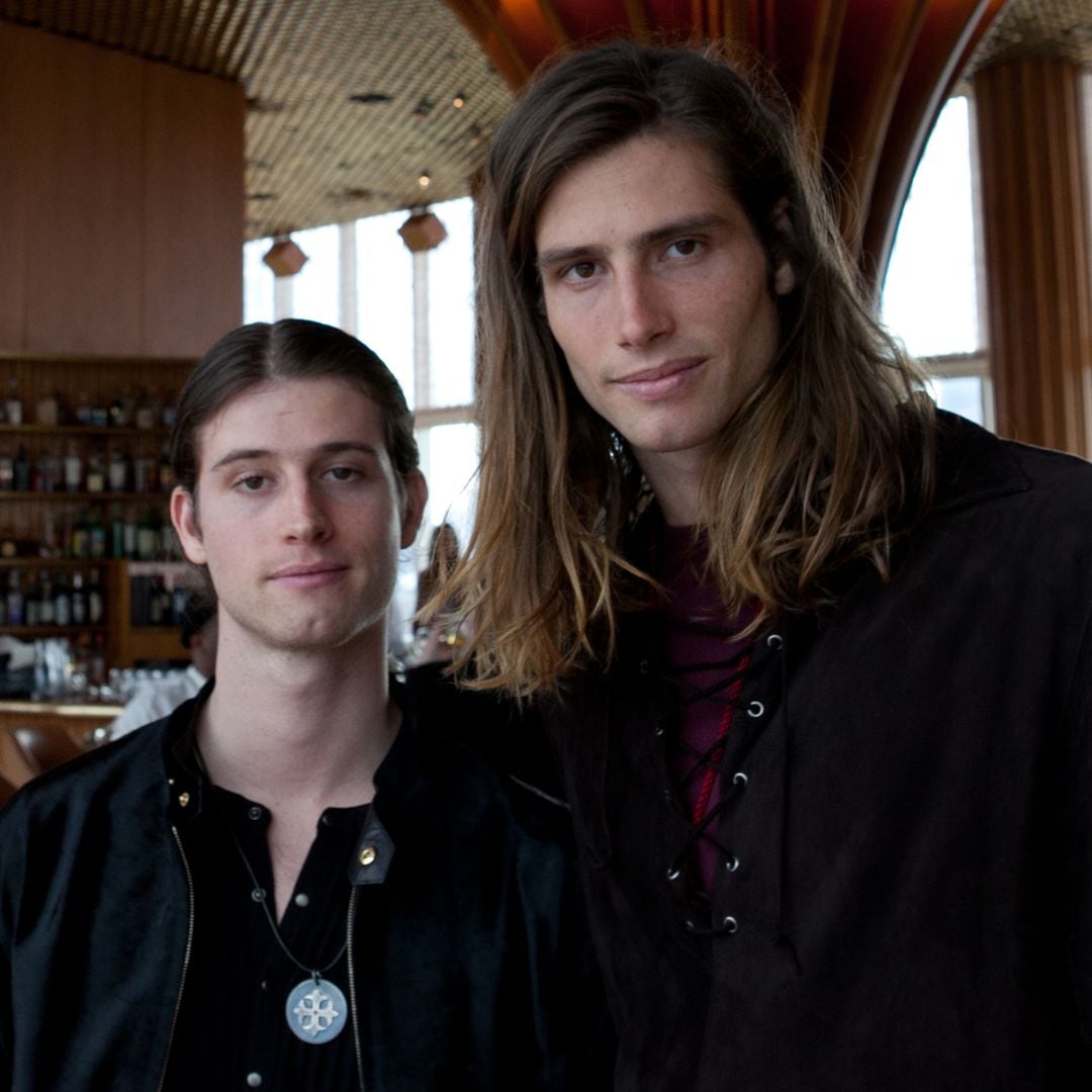 Los hermanos Anthony Souza y Sean Souza en el Standard Hotel