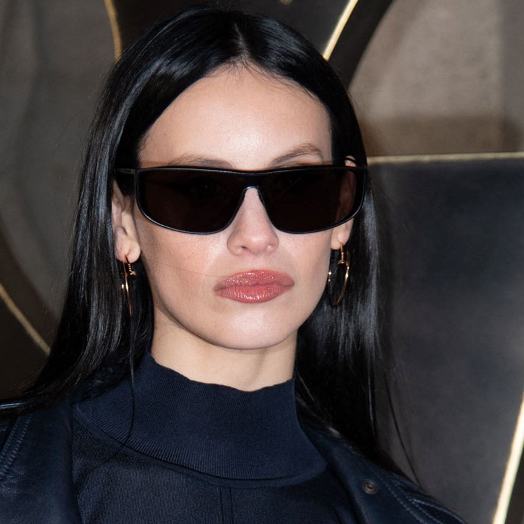 Milena Smit reina en Paris Fashion Week con su look de inspiración 'Matrix'