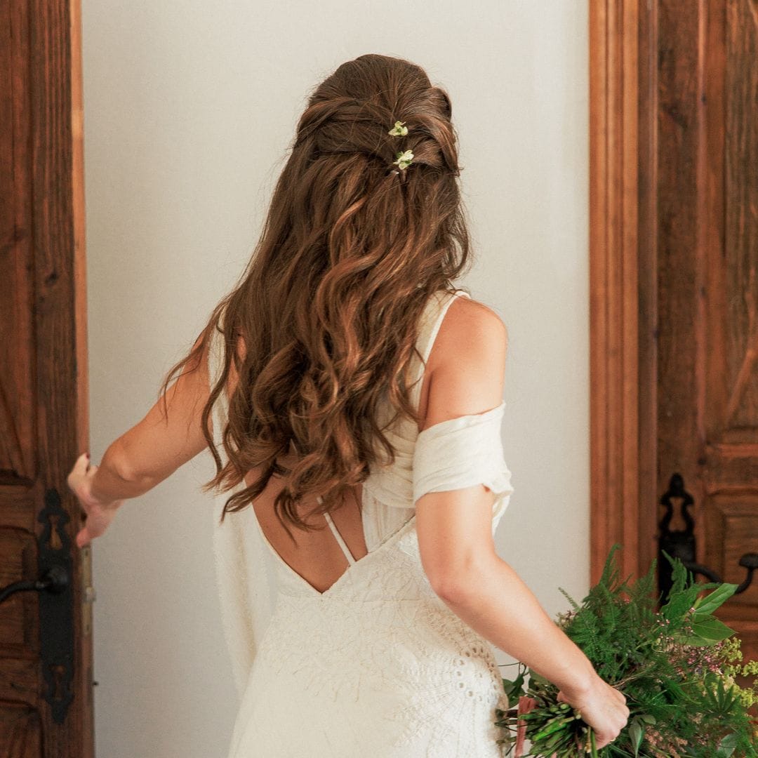 Estos semirecogidos para novias son los peinados más bonitos y elegantes para el gran día