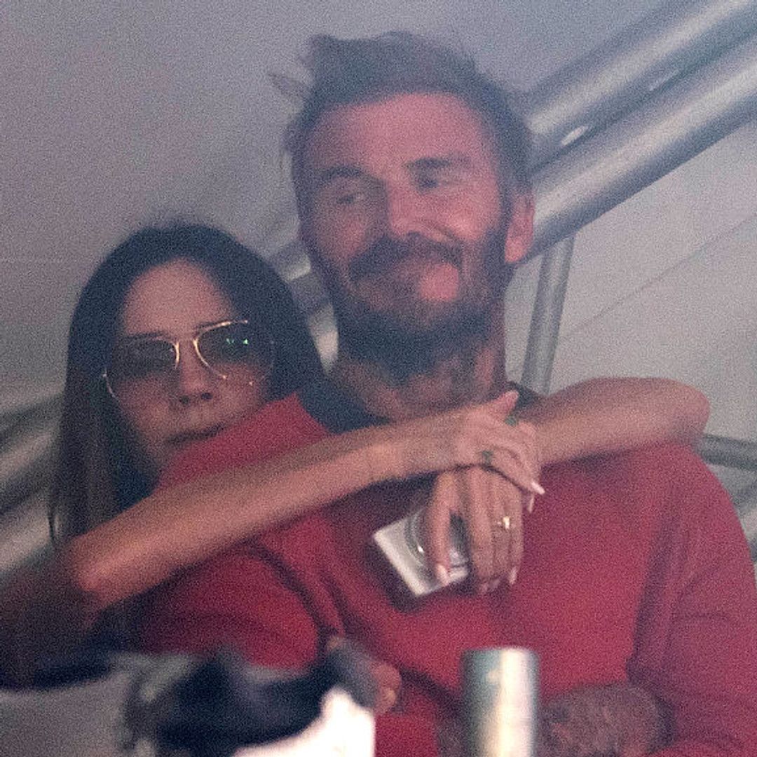 Victoria y David Beckham no se pierden el debut musical de Cruz y su banda, mientras Brooklyn comparte fotos íntimas con su mujer Nicola Peltz en su casa