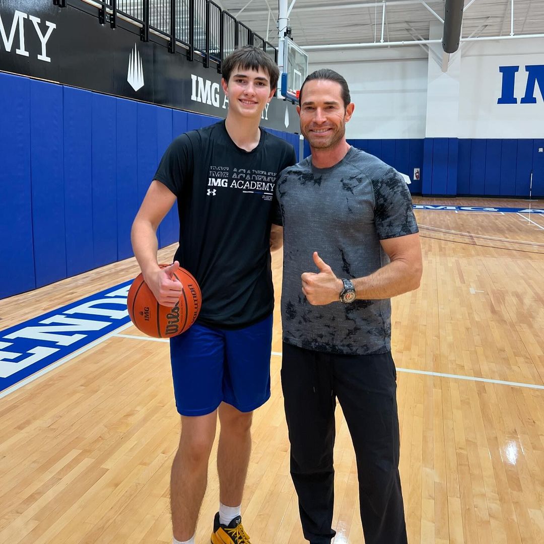 Sebastián Rulli celebra con orgullo el cumpleaños 15 de su hijo Santiago