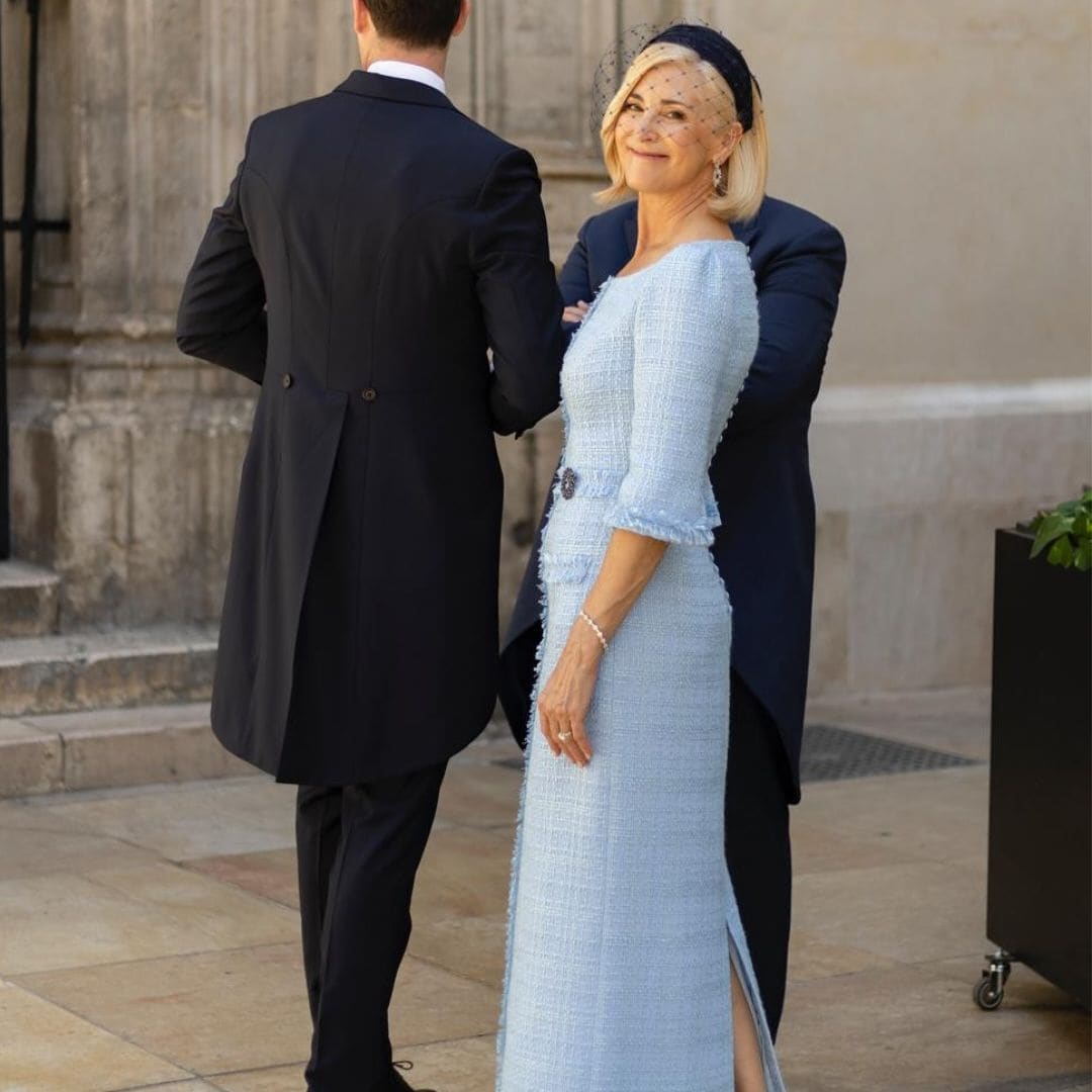 Estas 7 madrinas confirman que vestir de azul en la boda de tu hijo siempre es un acierto