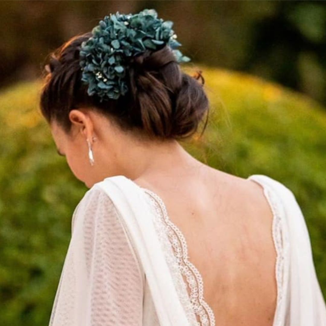 Las formas más bonitas de incorporar algo azul a tu look nupcial