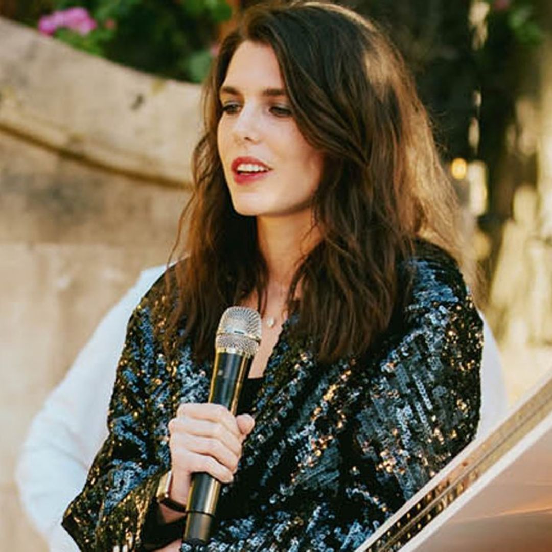 La sorpresa de Carlota Casiraghi: se sube al escenario como una estrella y debuta como cantante