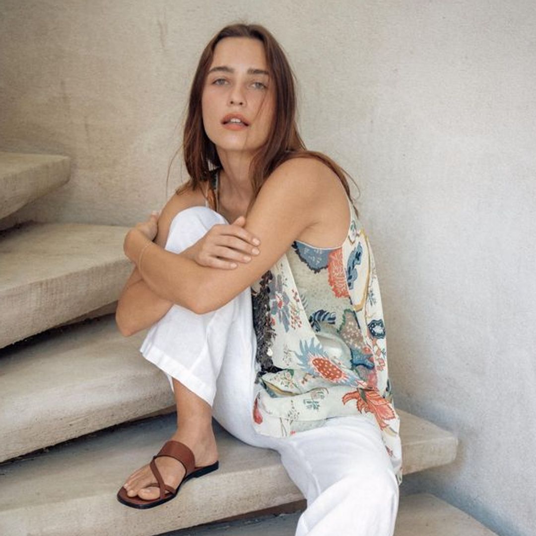 Aterrizan en Zara las sandalias planas más cómodas para caminar kilómetros sin cansarte y verte siempre elegante