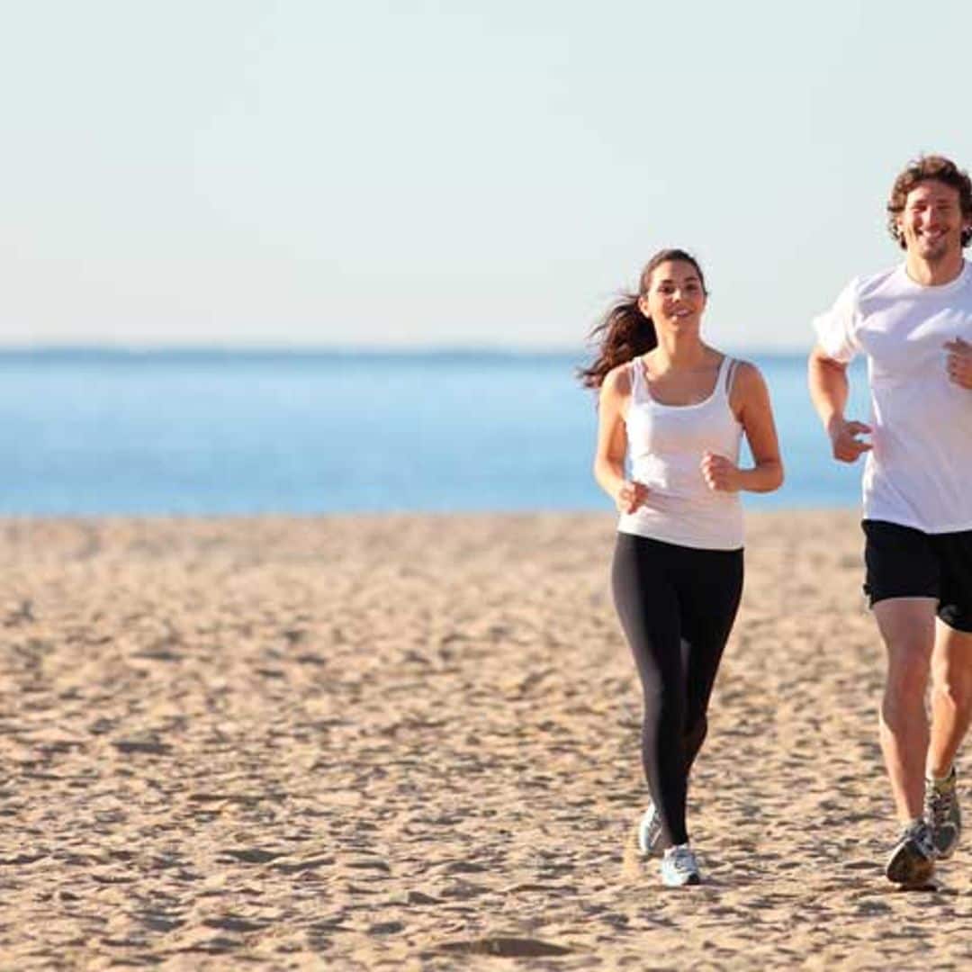 Tres deportes con los que disfrutar y hacer ejercicio sobre la arena de la playa