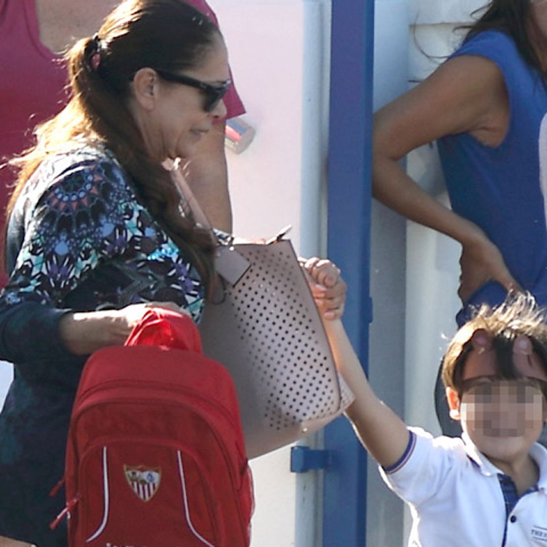 Isabel Pantoja, en una imagen única ejerciendo de abuela con su nieto