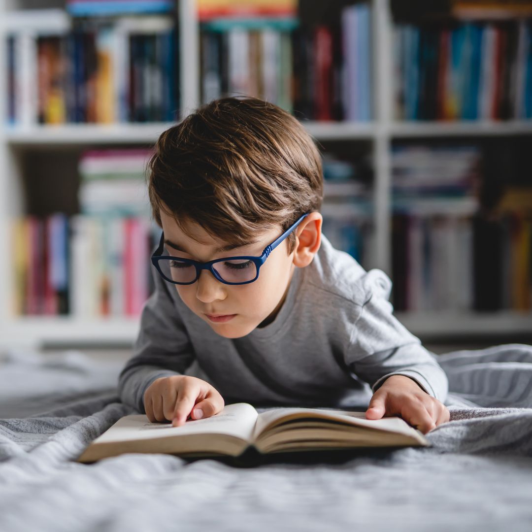 Lectura en papel o en digital: los pediatras responden qué es mejor para el desarrollo cognitivo de los niños