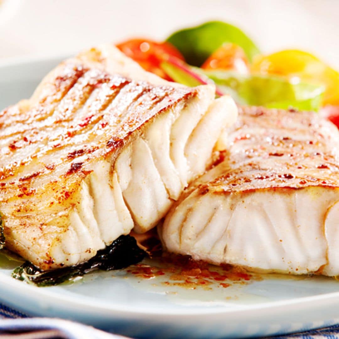 Pescado a la plancha perfecto: 'tips' para que quede jugoso y no se pegue a la sartén