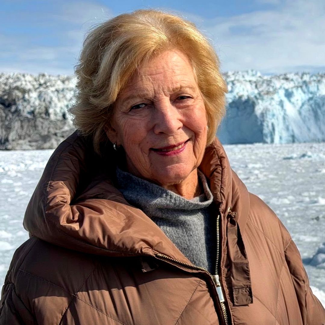 ¿Qué hace la reina Ana María de Grecia en el Ártico? El regalazo que le han hecho sus hermanas, Margarita y Benedicta de Dinamarca, por su 80 cumpleaños