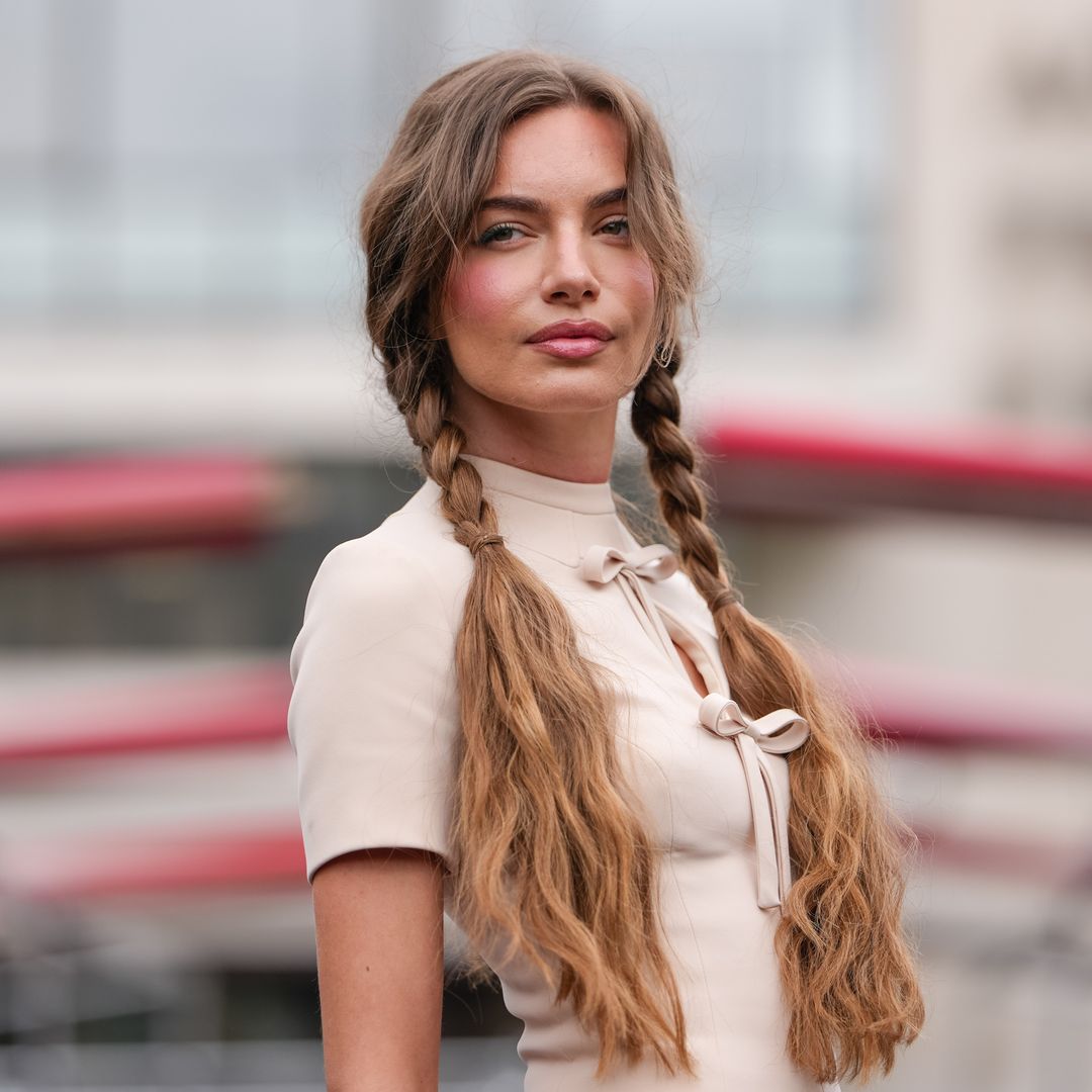 Paloma Cornejo, dermatóloga: "La confusión es frecuente, pero tener medios y puntas del pelo secos no significa que tu cuero cabelludo sea seco"