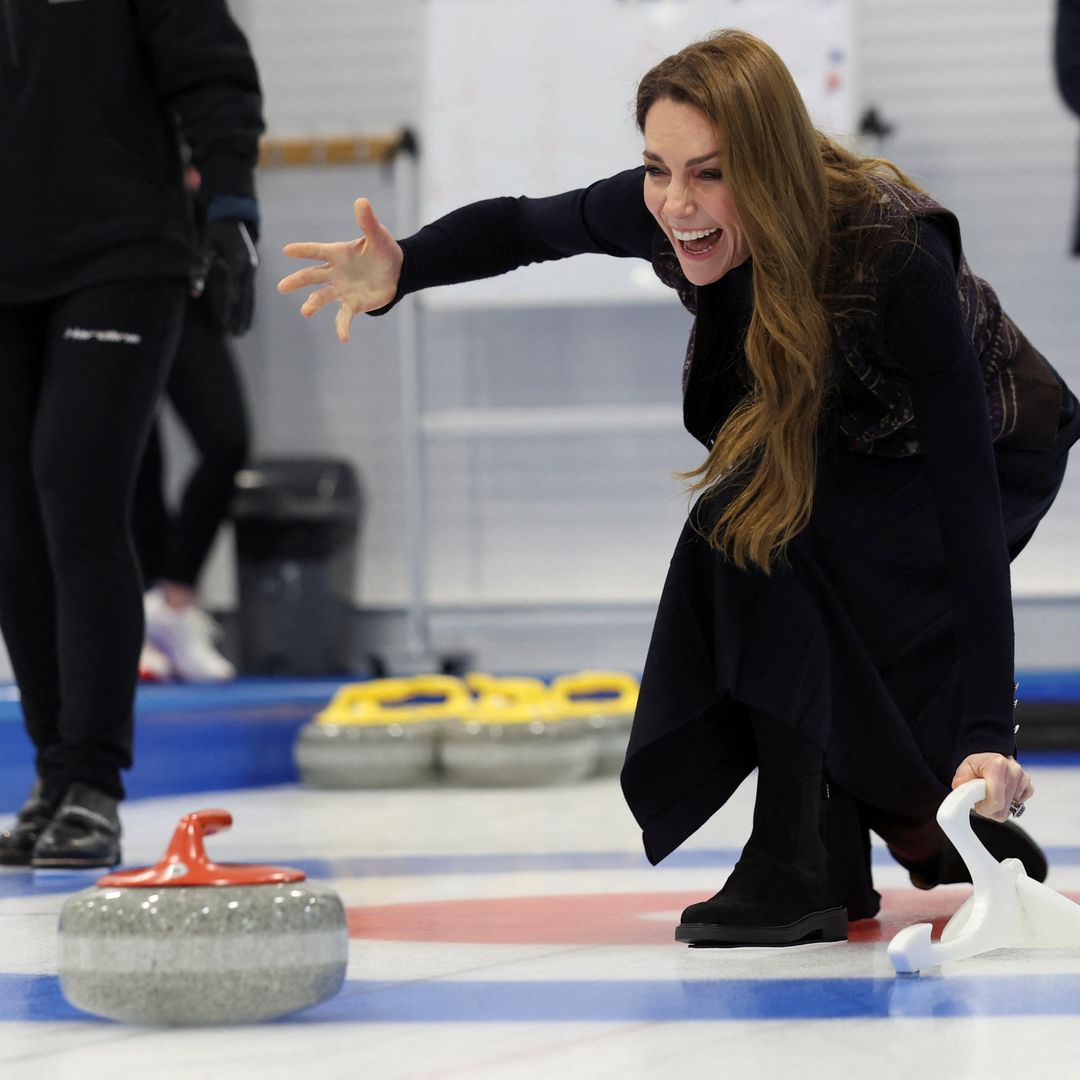 El divertido vídeo de Kate Middleton aprendiendo a jugar al curling