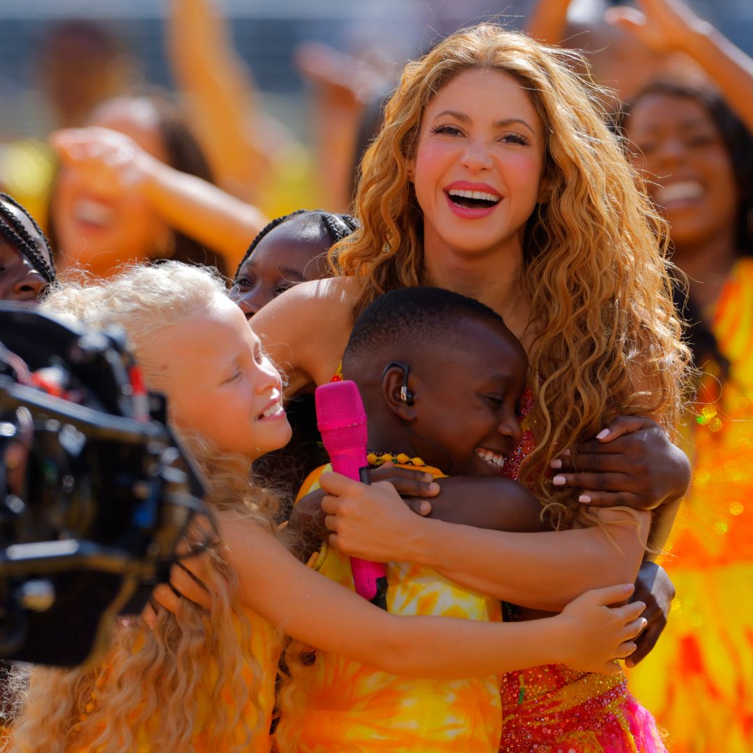 El abrazo viral de Shakira a los bailarines