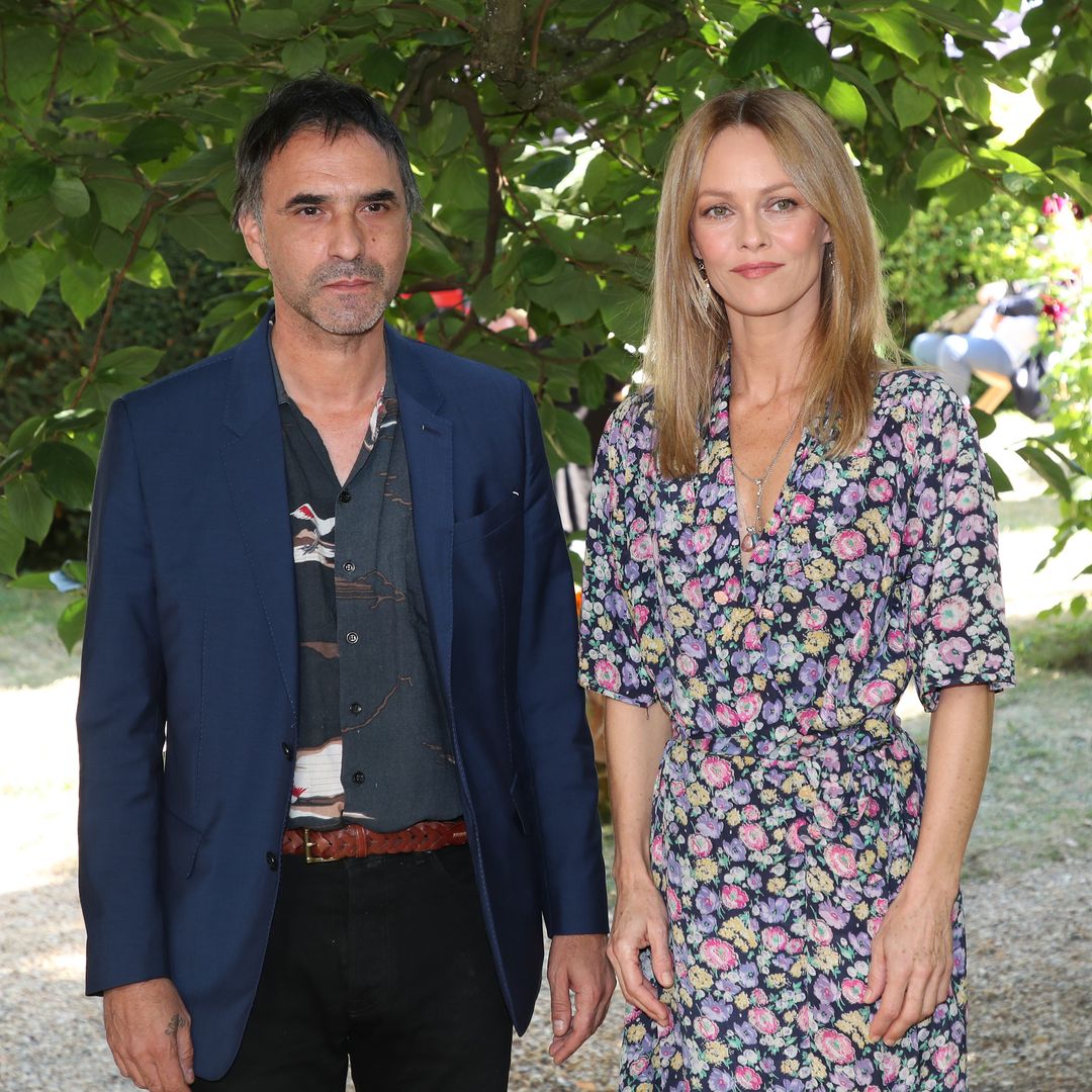 Comunicado urgente de Vanessa Paradis anunciando su separación de Samuel Benchetrit tras diez años juntos