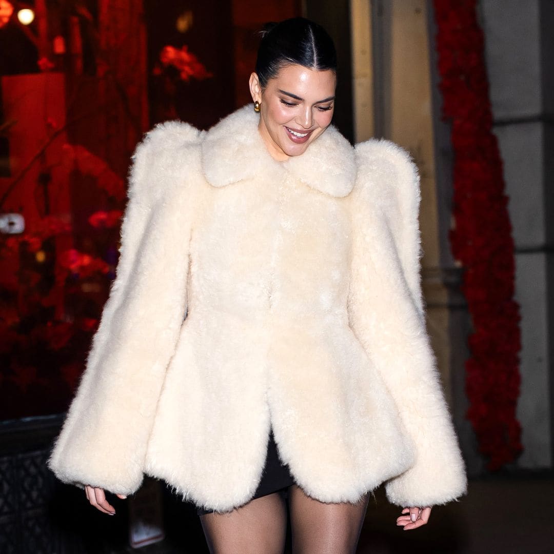 La elección de Kendall Jenner para no pasar frío estas fiestas: un abrigo de pelo muy calentito