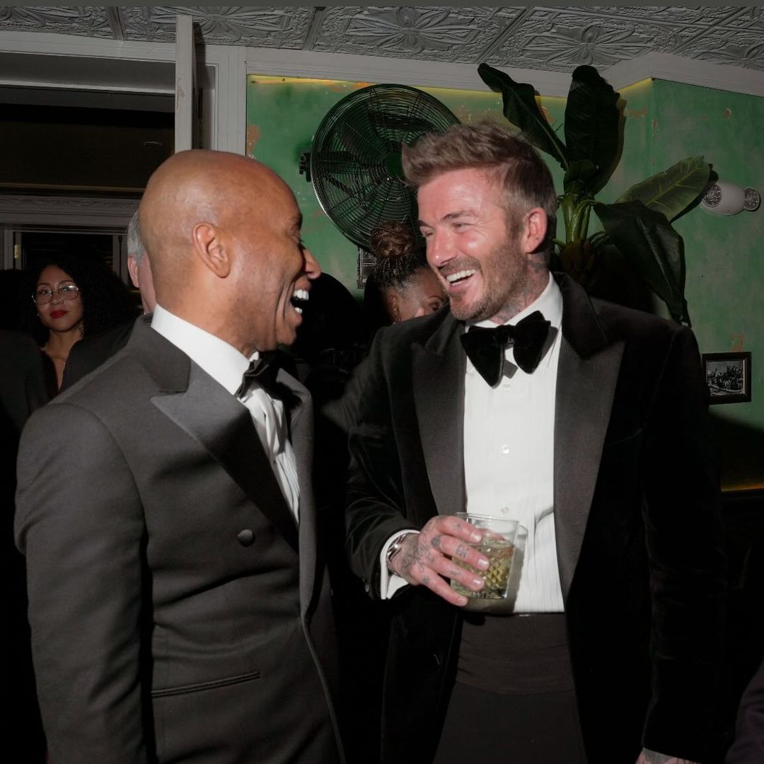 Beckham bromea con su amigo Garry Toussaint