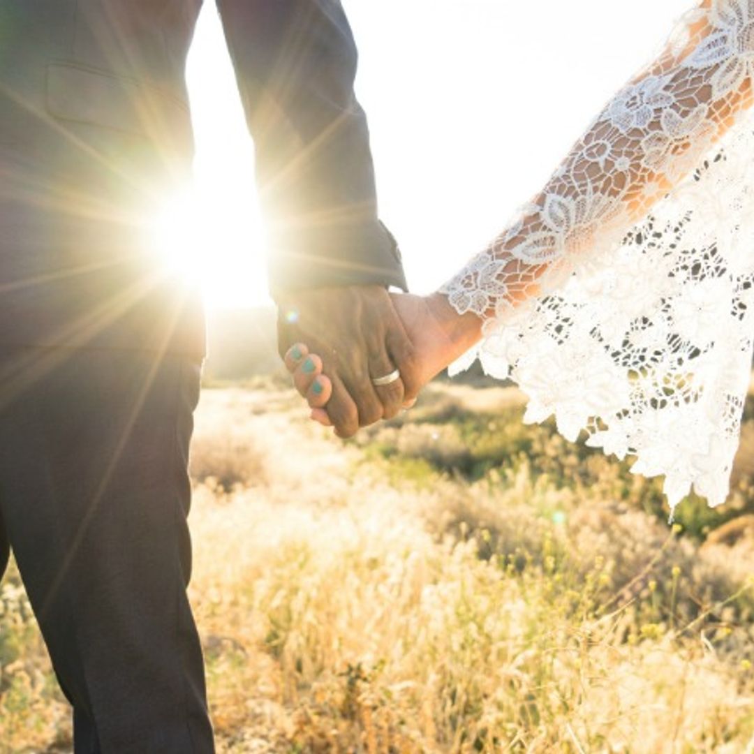 Los 6 momentos de la boda en los que necesitarás estas máscaras 'waterproof'